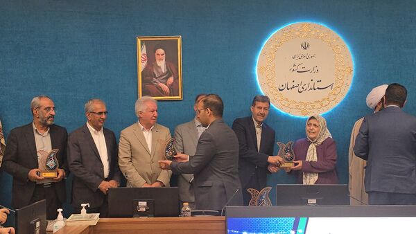 آیین رونمایی از پوستر بیست‌وهفتمین جشنواره خیرین مدرسه‌ساز استان اصفهان