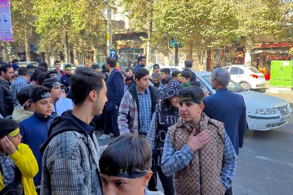 نوجوانان فاطمی از دبیرستان تا مسجد جامع