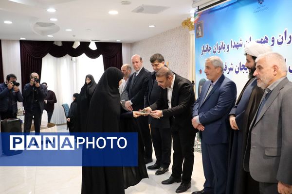 مراسم تجلیل از مادران، همسران شهدا و بانوان جانباز فرهنگی آذربایجان شرقی