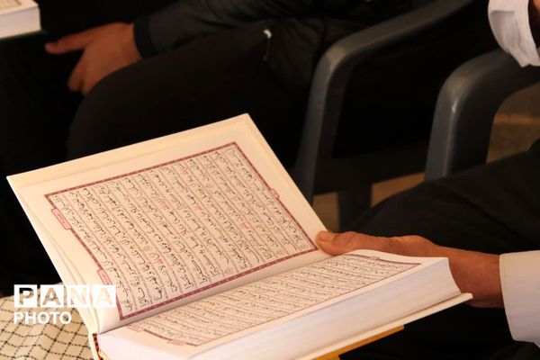 برنامه جزء خوانی قرآن کریم در گلزار شهدای شهرستان مروست