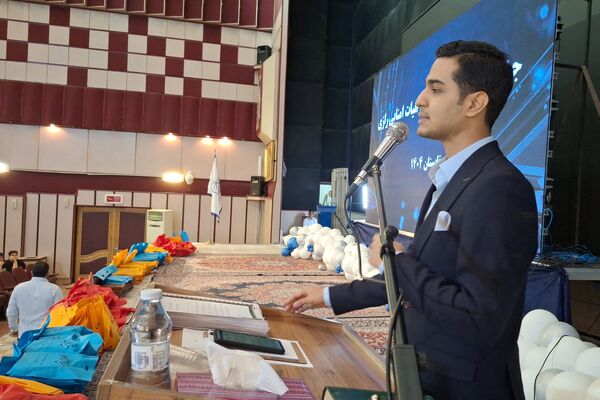 مراسم تجلیل از دانش‌آموزان برتر دبیرستان هیأت امنایی رازی ناحیه ۴شیراز