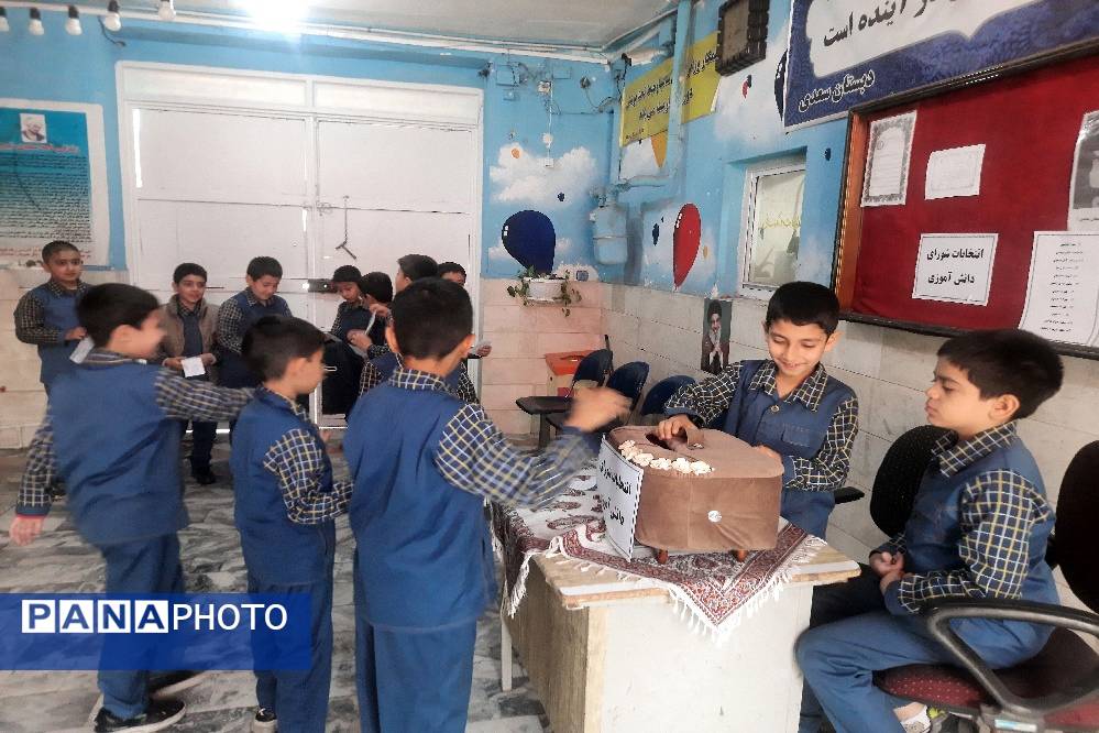 انتخابات شورای دانش‌آموزی در دبستان سعدی