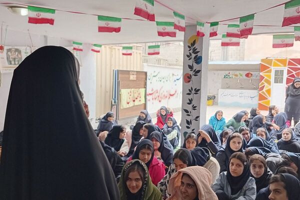 کودکان غرفه‌داران جشن میلاد موعود