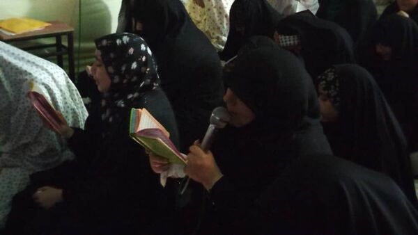 اعتکاف دانش‌آموزان دختر در مسجد امام حسین (ع) تبریز