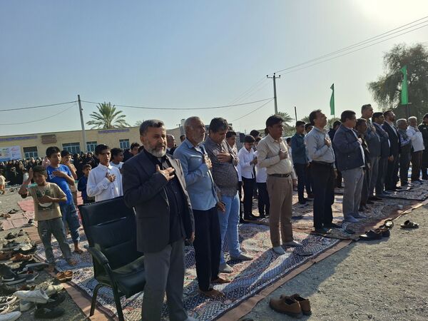 جشن پرشور دهه فجر انقلاب اسلامی در محله ولی عصر سندرک 