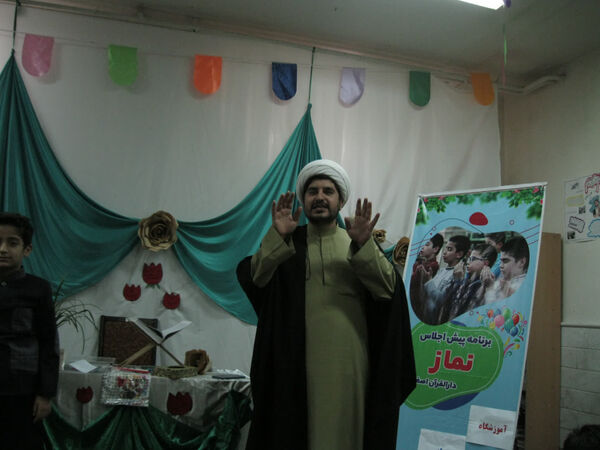 برگزاری پیش‌اجلاسیه نماز در دبستان سمیه قم