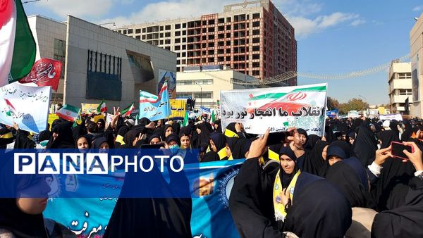 حضور پرشور دانش آموزان پیشتاز مشهدی در راهپیمایی یوم الله ۱۳ آبان