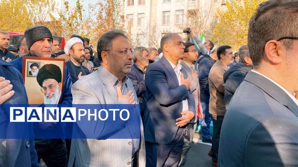 شکوه حضور فرهنگیان مناطق تهران در تشییع شهید گمنام