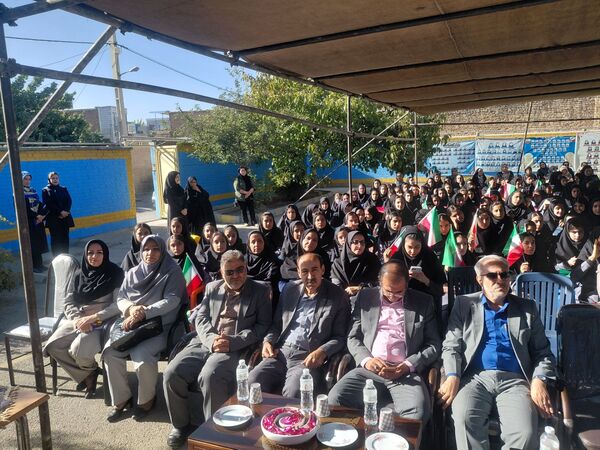 مراسم بازگشایی مدارس و جشن عاطفه‌ها در مدرسه نمونه دولتی خدیجه الکبری(س) قروه