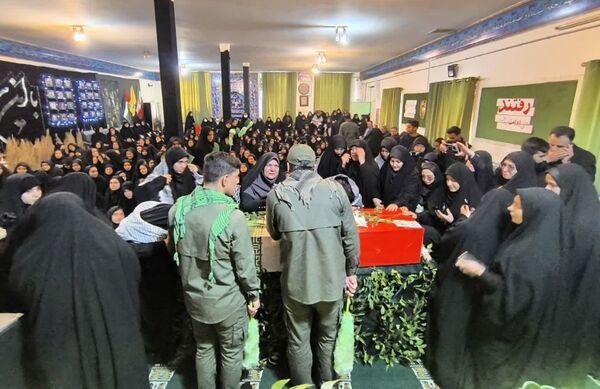  مراسم استقبال و تشییع شهید گمنام در دبیرستان شاهد زکیه ناحیه یک 