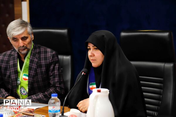 نشست هم‌اندیشی مسئولان دانش‌آموزی تهران با محور آموزش مربیان و مدیریت مصرف انرژی