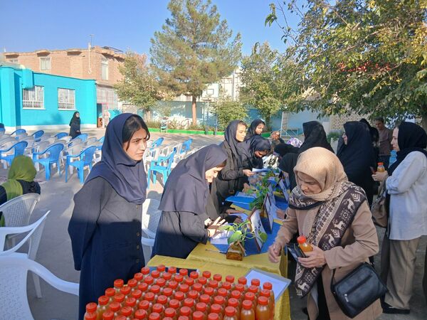  اولین مجمع انجمن اولیا و مربیان در دبیرستان فاطمیه