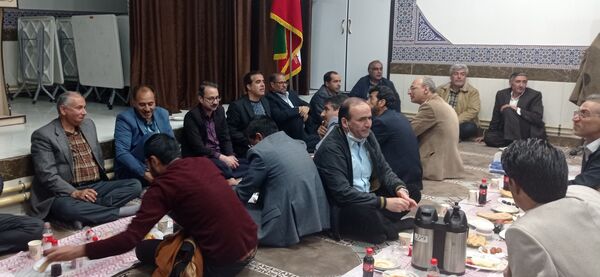 مراسم افطاری در دبیرستان استعدادهای درخشان شهید بهشتی دوره اول