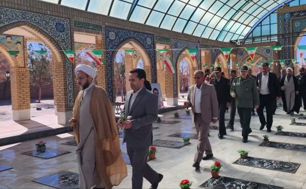 گلباران گلزار شهدای خلیل‌آباد در دهه فجر