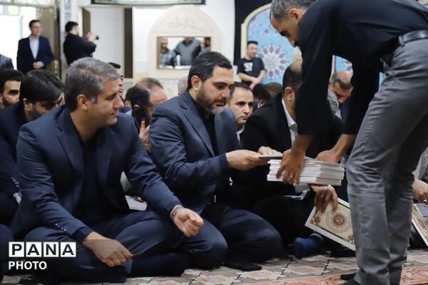 یادبود رهبر شهید در اداره‌کل آموزش و پرورش شهر تهران 