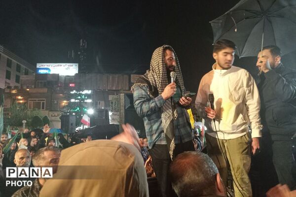 حضور مستمر و همدل مردم پردیس در تجمعات شبانه با وجود بارندگی