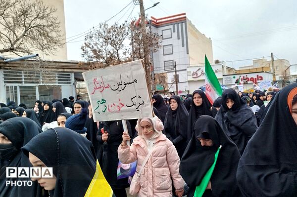 حضور پرشور‌ دانش آموزان در قدس امسال به یاد میناب 