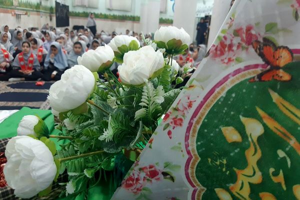 جشن ولادت امام علی(ع) در مدرسه شهید آقچه‌لو رباط‌کریم
