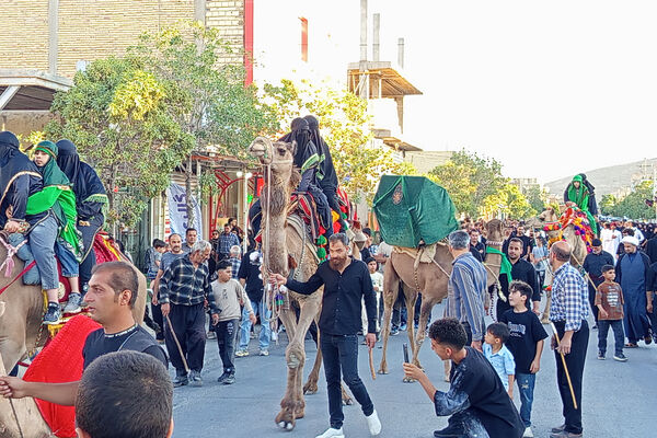 استقبال از ماه محرم با آیین سنتی چاووش‌خوانی در شهر بهمن