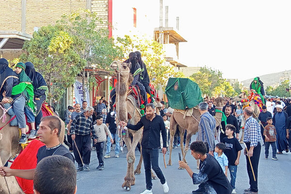 استقبال از ماه محرم با آیین سنتی چاووش‌خوانی در شهر بهمن