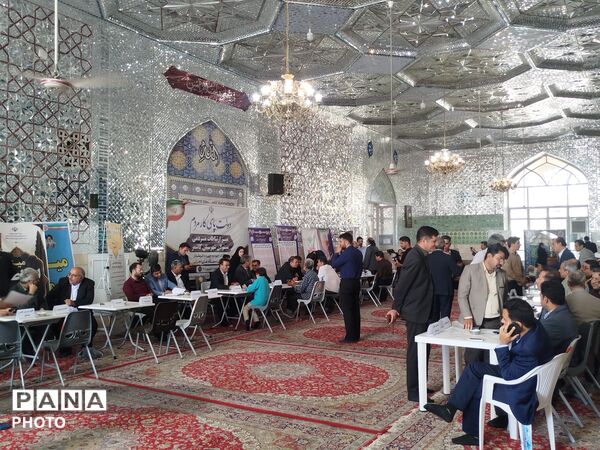 میز ارتباطات مردمی مسئولان شهرستان کاشمر در باغمزار 
