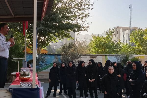 برگزاری مراسم روز آتش نشان در دبیرستان حضرت زینب(س) ناحیه یک شهرری