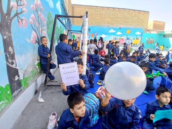 اردوی درون مدرسه‌ای به‌مناسبت روز جهانی کودک 