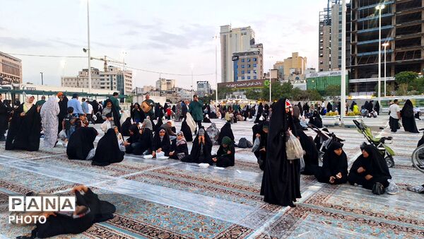 «سفره پدری» در حرم امام رضا (ع) پهن شد