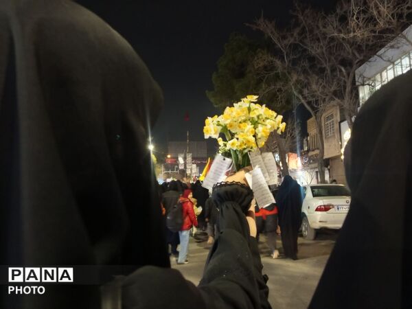 حرکت دسته عزاداری درسومین شب شهادت امام خامنه ای از پنجراه تا مسجد جامع