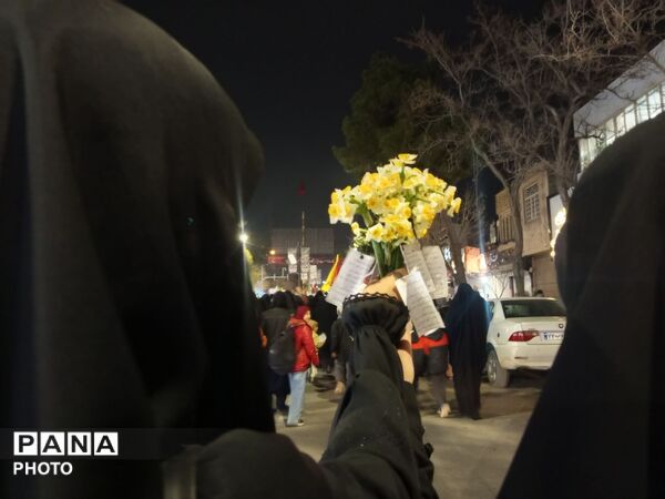 حرکت دسته عزاداری درسومین شب شهادت امام خامنه ای از پنجراه تا مسجد جامع