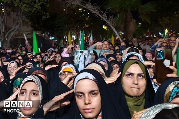 قرار شبانه مردم نسیم شهری در بهارستان دو