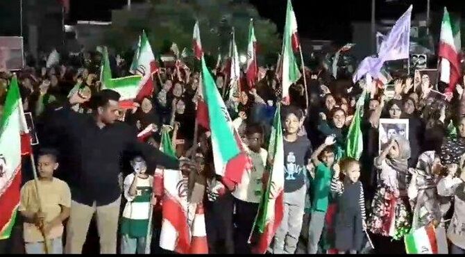 تجدید میثاق با امام شهید و بعیت با رهبر جدید انقلاب مردم بیکاه رودان 