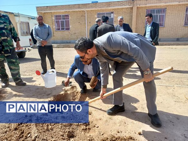 نهال‌های مهر در خاک دبستان ام‌السلمه جاجرم