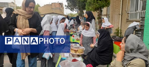 بازارچه کسب و کار دانش‌‍آموزان مدرسه حضرت رقیه(س)