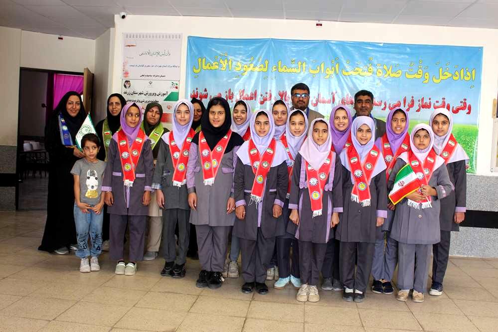 بازدید مدیر سازمان دانش‌آموزی استان و همکاران ستادی از مدارس تشکیلاتی زرند 
