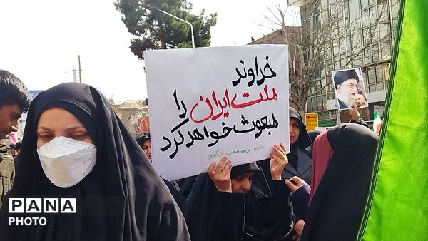 مشت هایی که با فریاد انتقام بالا می آمدند 
