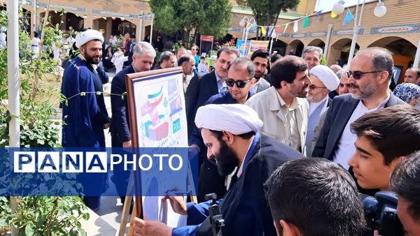 غرفه خبرگزاری پانا و سازمان دانش‌آموزی در مراسم افتتاحیه فعالیت‌های تابستانی