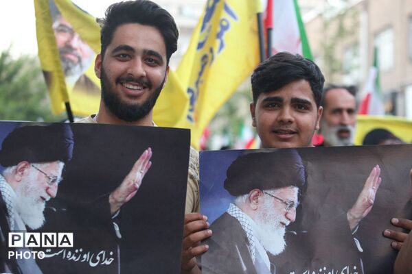مراسم تجدید بیعت کفن پوشان ورامین با رهبر معظم انقلاب در میدان فلسطین و رواق کشوردوست