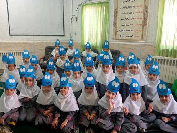 جشن آب در دبستان دخترانه نرجس یک 