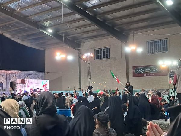 حضور گسترده مردم شهر نیر در جشن زیر سایه خورشید