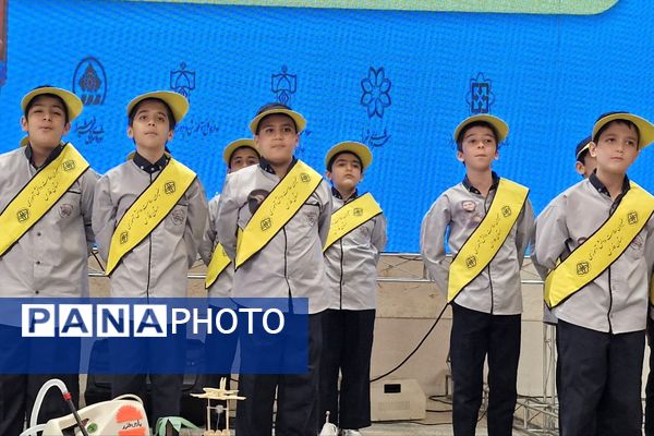 افتتاحیه طرح پسماند صفر در دبستان شاهد حیات ناحیه 3 شیراز