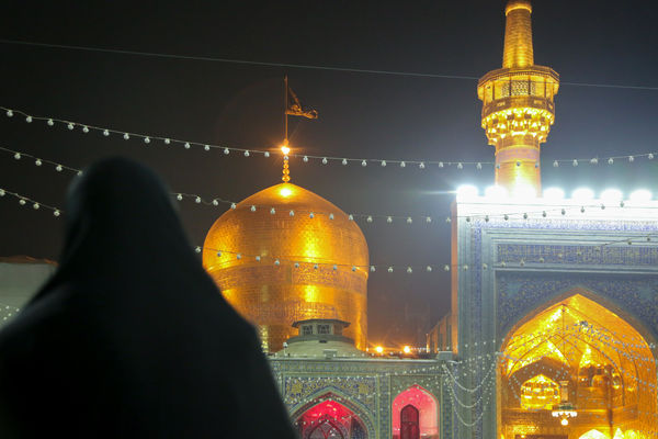 حال و هوای حرم مطهر رضوی در شب وفات حضرت زینب سلام الله علیها