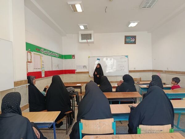 فعالیت جهادی دانشجومعلمان قم در روستای مومن آباد