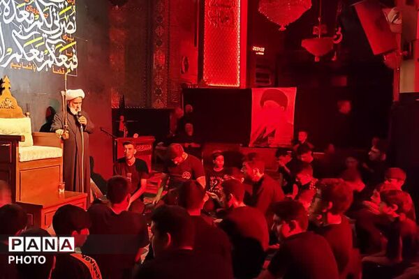 نوجوانان در سوگ حسین(ع) گریستند
