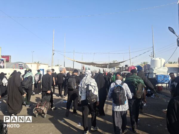 سنگ تمام مواکب عراقی در پذیرایی از  زوار پیاده اربعین حسینی