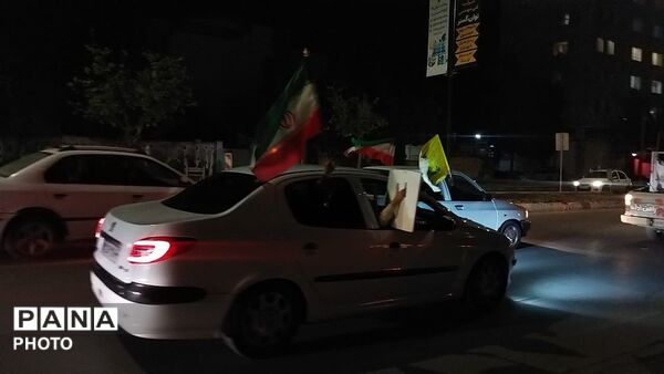 پرچم های ایران و حزب الله  بر فراز شهر نیشابور 