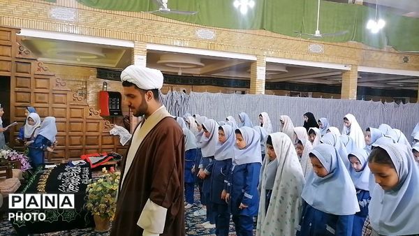 محفل انس با قرآن و اقامه نماز جماعت در سومین روز ماه مبارک رمضان 