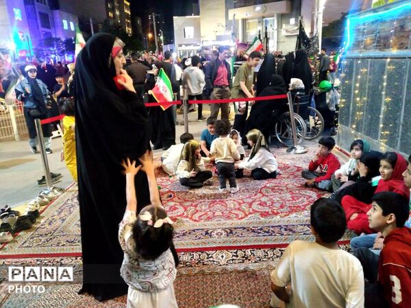 تجمع مردمی در میدان یاقوت ؛ هم‌صدایی مردم برای دفاع از خاک ایران