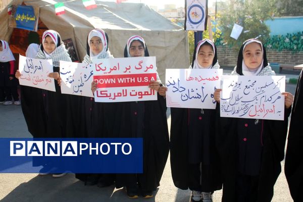 اجتماع استکبار ستیزی و رویداد پلاکاردنویسی دانش‌آموزان سمنان