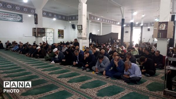 باید برخاست؛ امروز ایران به احترام رهبر شهید ایستاده است